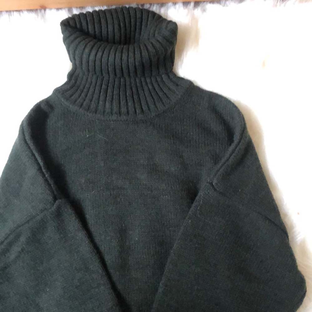 Chunky Forrest green turtleneck sweater